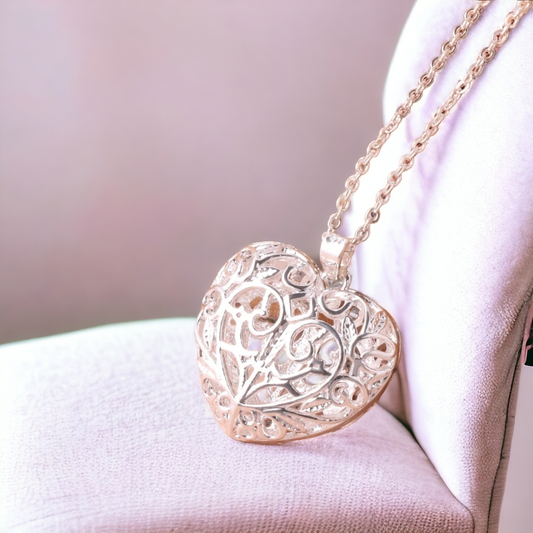 Fancy in love necklace (Jewelry)