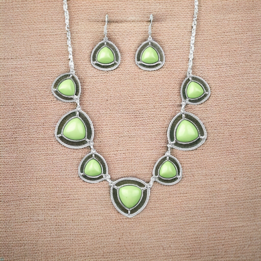 Make A Point - Green necklace (Jewelry)