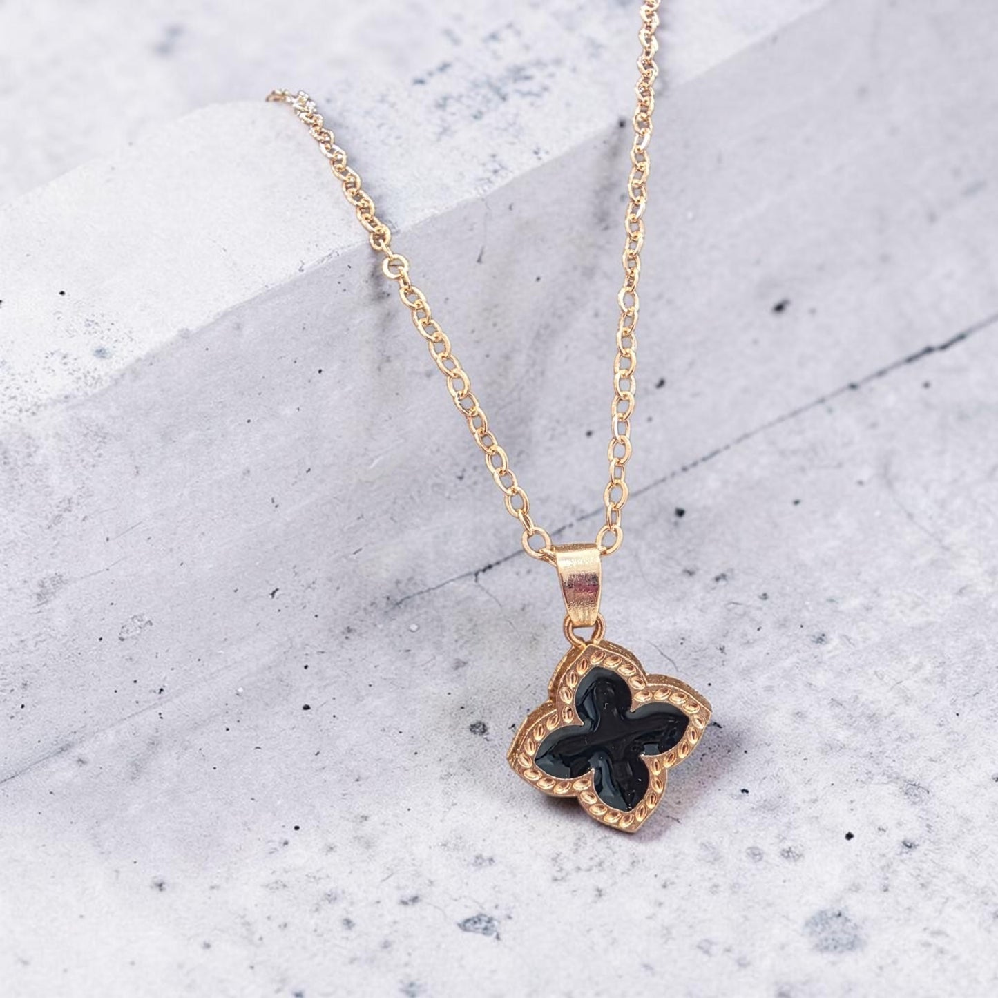 Clover city necklace