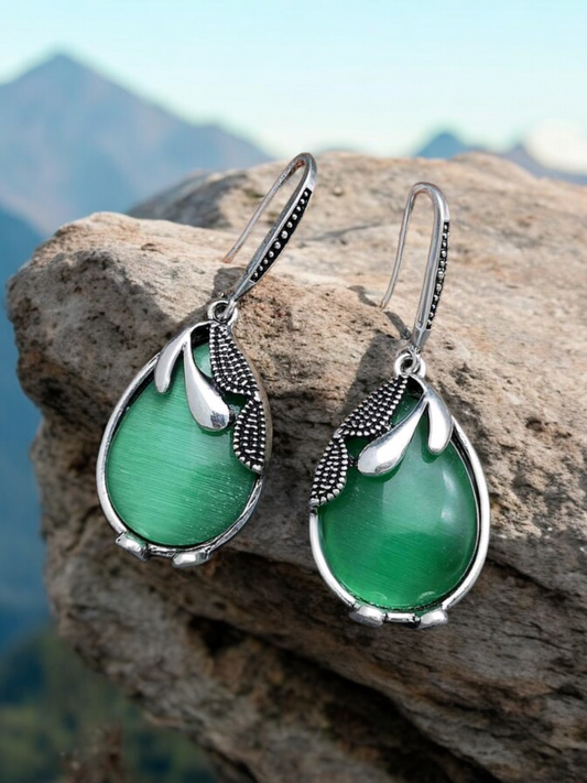 Regal tear drop earrings (earrings)