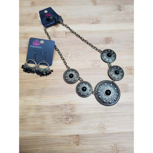 Medallion necklace (Jewelry)