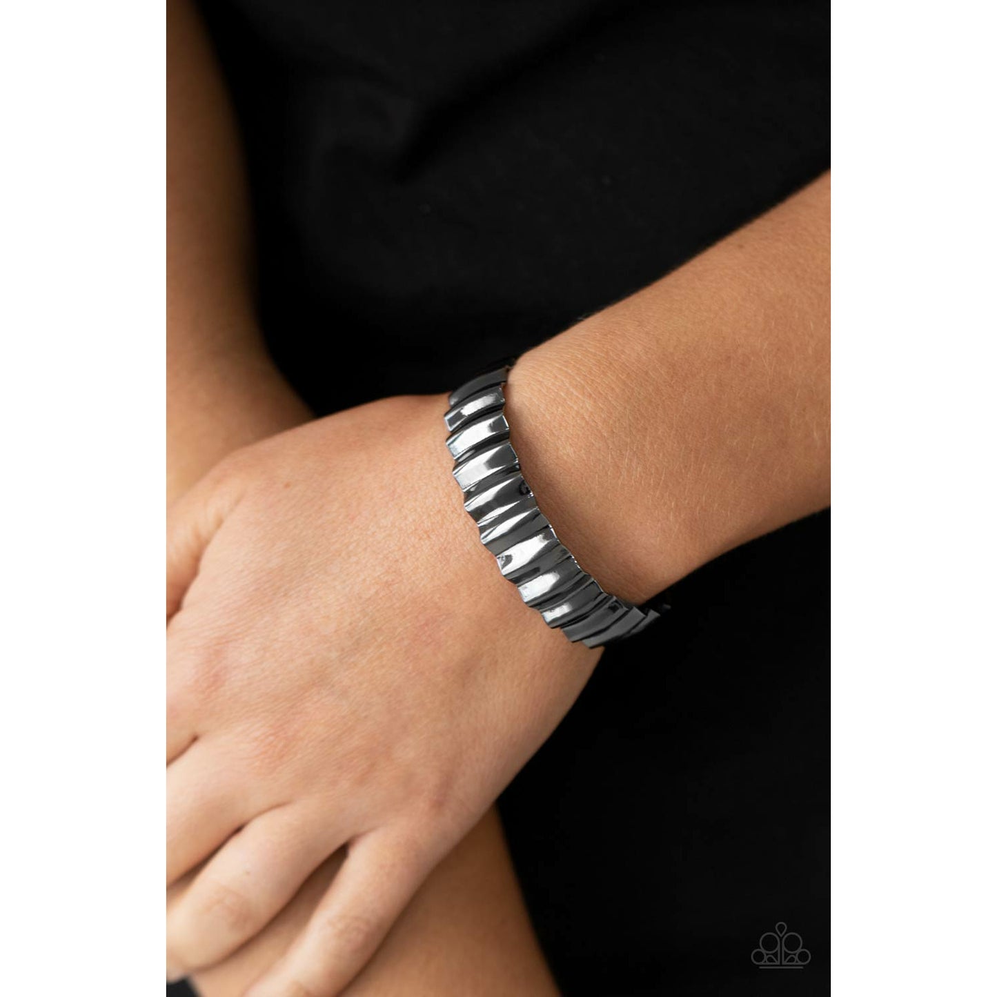 Across The HEIR-Waves - Black bracelet