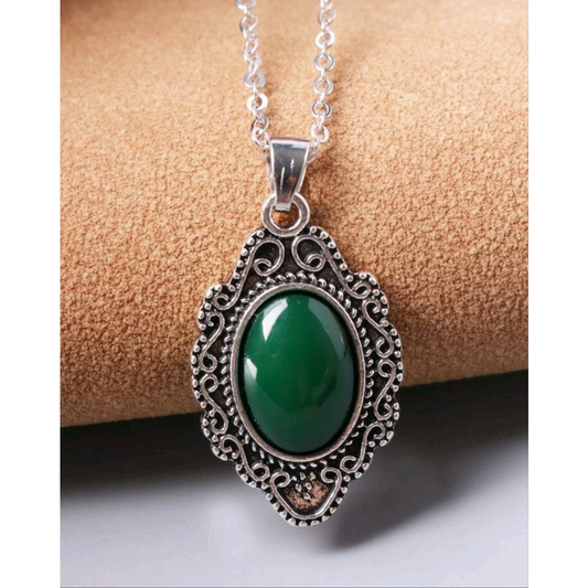 Victorian emerald necklace (Jewelry)