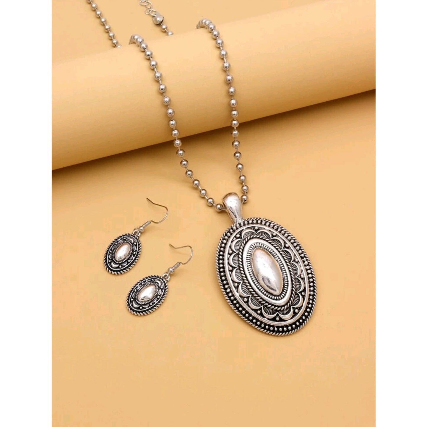 Vintage elegance necklace set
